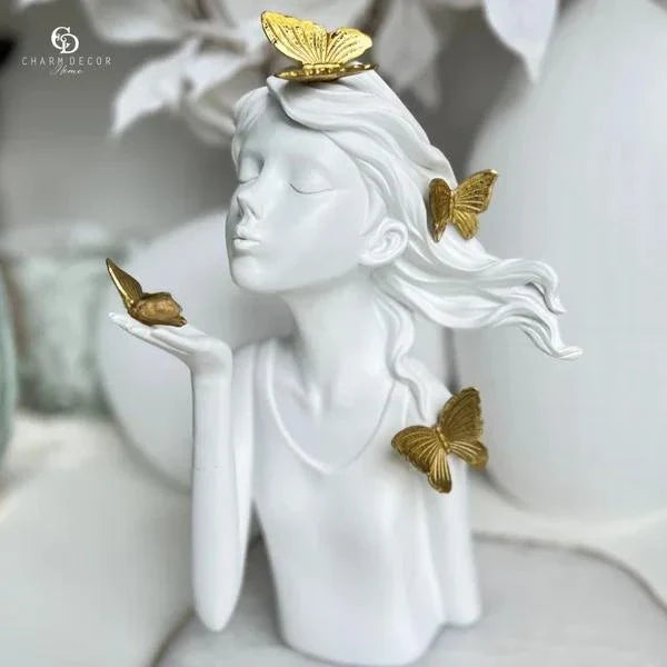 Escultura Decorativa de Poliresina Menina Branco e Dourado 31x17,5x15,5cm
